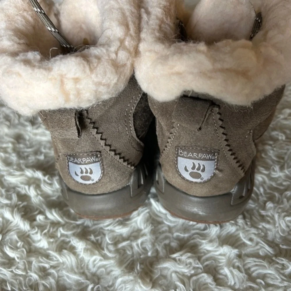 BearPaw Tan Winter Boots with Cream‎ Lining